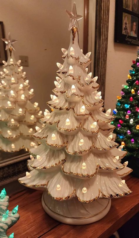 Vintage Ceramic Tree Christmas, Ceramic Christmas Trees Vintage, Ceramic Tree Display Ideas, Painting Ceramic Christmas Tree, Vintage Ceramic Christmas Trees, Ceramic Tree Painting Ideas, Ceramic Christmas Tree Painting Ideas, Ceramic Tree Christmas, Pottery Trees