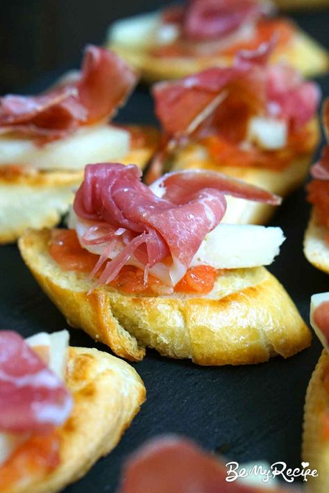 Tomato Toast with Manchego and Serrano Ham Serrano Ham Appetizers, Serrano Ham Recipes, Ham Appetizers, Tomato Toast, Summer Appetizers, Serrano Ham, Crostini Recipes, Summer Appetizer, Sangria Recipes