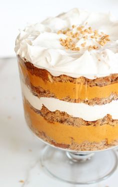 A Pumpkin Trifle recipe with layers of pumpkin butterscotch pudding, whip cream, and spice cake! Christmas Trifles, Christmas Trifle Recipes, Gingerbread Trifle, Trifle Recipes Easy, Trifle Bowl Recipes, Easy Trifle, Pumpkin Trifle, Pumpkin Butterscotch, Trifle Dessert Recipes