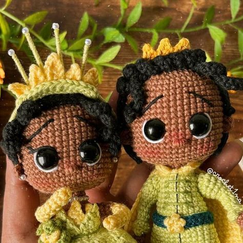 Princess And The Frog Movie Night, Crochet Tiana, Principe Naveen, Tiana Wedding, Princess Tiana Birthday Party, Tiana Birthday Party, Tiana Disney, Disney Crochet Patterns, Plush Flower