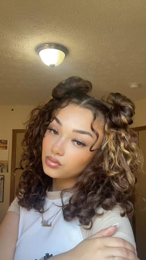 Half Up Space Buns Curly Hair, Cute Braided Hairstyles White Girl, Curly Hairstyles For Birthday Parties, Curly Hairstyles On Short Hair, Cute Short Curly Hairstyle Ideas, Curly Hairstyle For Party, Grunge Hairstyles Curly Hair, Cute Short Curly Hair Styles, Curly Hairstyles For Dances