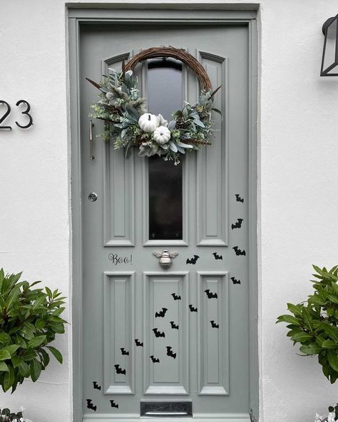 There’s been so many gorgeous halloween entrances featuring my decals over the years, its too hard to pick just one, so here’s a selection of my faves 🖤 Photo credits to: @acorn_cottage_ @hearts_at_claremont @wildflowerphotographyportfolio @makemyhomepretty @houseofhearts_at78 @emmabemma82 . . . . . . . . . #HalloweenPorch #HalloweenDisplay #HalloweenDoor #Halloween2024 #HalloweenVibes #PinkDoor #PinkDoorsOfInstagram #PinkDoorLove #PinkHalloween #CuteHalloween #CuteHalloweenDecor #Hallowee... Halloween Front Door Decorations, Halloween Door Decor, Halloween Bat Decorations, Minimalist Halloween, Flying Bat, Halloween Front Doors, Chic Halloween, Toy Storage Bags, Halloween Door Decorations