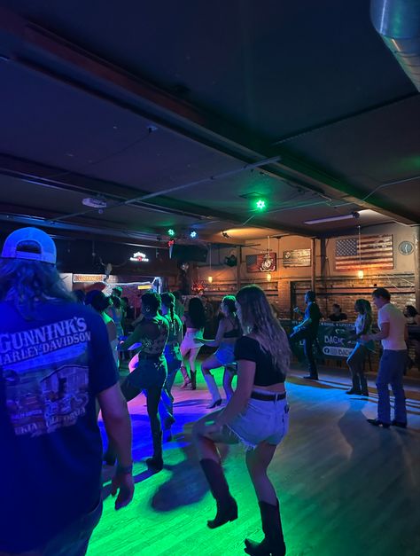 Country Dancing Aesthetic, Line Dancing Aesthetic, Country Girl Aesthetic, Country Dancing, Club Dancing, Country Bar, Bar Dance, Country Line Dancing, Western Dance