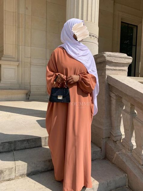 Abaya Outfit Ideas, Modest Stylish Outfits, Outfit Abaya, Hijabi Casual Outfits, Bas Large, Abaya Outfits, Habits Musulmans, Abaya Outfit, Outfit Modest