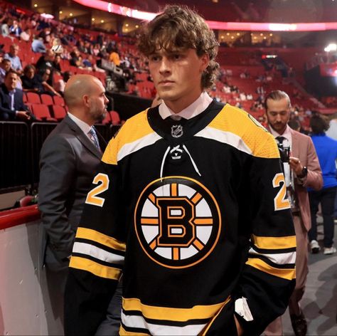 2022 ice hockey drafts, jackson edwards Blonde Nhl Players, Jackson Edward Hockey, Blonde Hockey Boy, Blonde Hockey Player, Jackson Edward, Ethan Edwards Hockey, Cute Hockey Boys, Hockey Boys Aesthetic, Cute Hockey Players