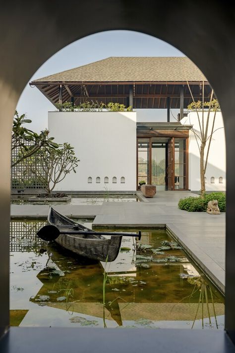 Traditional Resort Design, Spa House Design, Bali Mansion, Bali House Design, Villa Landscaping, Tropical House Exterior, Resort Exterior, Tropical Architecture Design, Wooden Villa