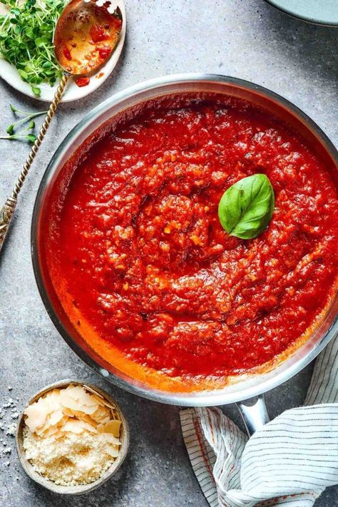 Pomodoro Sauce Recipe, Pomodoro Recipe, Pomodoro Sauce, Pasta Lasagna, Easy Pasta Sauce, Italian Tomato Sauce, Vegetarian Italian, Pasta Sauce Homemade, Recipe Italian