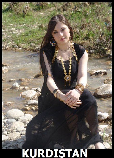 Kurdistan Ukraine Girls, Arabian Women, Arabian Beauty Women, Folk Dresses, Facebook Photos, Arab Women, Muslim Girls, Narnia