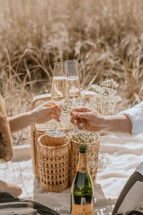 Boho Picnic Engagement Shoot, Vineyard Picnic Photoshoot, Fancy Picnic Photoshoot, Engagement Photos Champagne Picnic, Engagement Photos Picnic Ideas, Picnic Engagement Session, Romantic Picnic Photoshoot, Engagement Picnic Photos, Engagement Photo Picnic