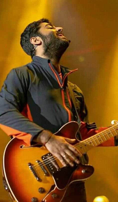 Follow my instagram account - https://instagram.com/luci_.ab?igshid=wu2ttqhnztgi Arjit Singh Photos, Arijit Singh Hd Wallpaper, Arijit Singh Photos Sketch, Arijit Singh Photos New, Singer Talent, Ek Villain, Best Music Artists, Hd Wallpaper 4k, My Love Song