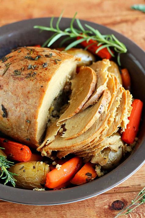 How to Cook a Tofurky Roast - ilovevegan.com #vegan #thanksgiving Quick Thanksgiving Recipes, Tofu Turkey, Vegan Turkey, Homemade Tofu, Vegan Holiday Recipes, Easy Thanksgiving Recipes, Best Thanksgiving Recipes, Vegetarian Thanksgiving, Vegan Thanksgiving Recipes