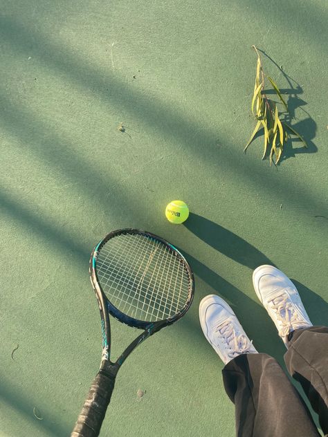 Tennis Wallpaper Aesthetic, Wallpaper Aesthetic Green, Tennis Wallpaper, Athletic Greens, Athletic Aesthetic, Tennis Aesthetic, Sports Aesthetic, Aesthetic Green, Green Girl