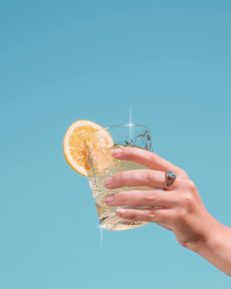 CHEERS! 🍻 Maybe kick off the summer with a vodka lemonade? Or just a plain lemonade if that’s what you’re feeling! ⛱️☀️🍹 • Hand model: @olcia05 • #cocktail #summercocktails #summertime #summervibes #summercocktailrecipes #summercocktailseries #cocktailphotography #cocktailphotographer #toronto #torontodrinks Summer Drink Photography, Hand Holding Cocktail, Lemonade Photoshoot, Lemonade Watercolor, Cocktail Photoshoot, Beverage Photography Ideas, Cocktail On The Beach, Refreshing Aesthetic, Summer Shoot