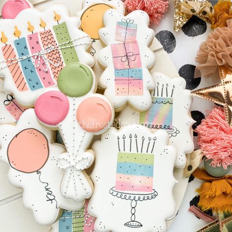 Royal Icing Cookies Recipe, Watercolor Cookies, Farm Cookies, Balloon Cookies, Happy Birthday Cookie, Cookies Theme, Cookie Decorating Party, Paint Cookies, Sugar Cookie Designs