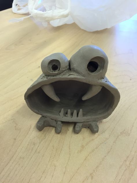 Monster Clay Sculpture Ideas, Ceramic Pinching Ideas, Monster Sculpture Clay, Pinch Pot Monsters Clay, Clay Monster Ideas, Clay Monsters Easy, Clay Monsters Cute, Monster Ceramics, Pinch Pot Monsters