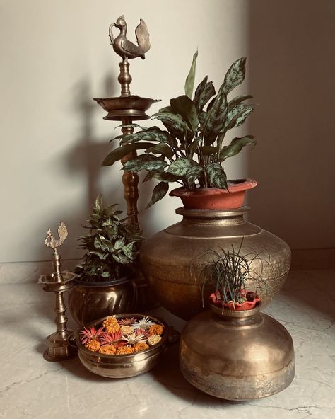 When u love them festive vibes at home 🫶🏼✨🥰#onam #ganeshfestival Nepali Decoration, Nepali Home Decor, Nepali Decor, Decorative Kalash, Indian Room Decor, Vintage Brass Decor, Lobby Decor, India Home Decor, Indian Home Interior