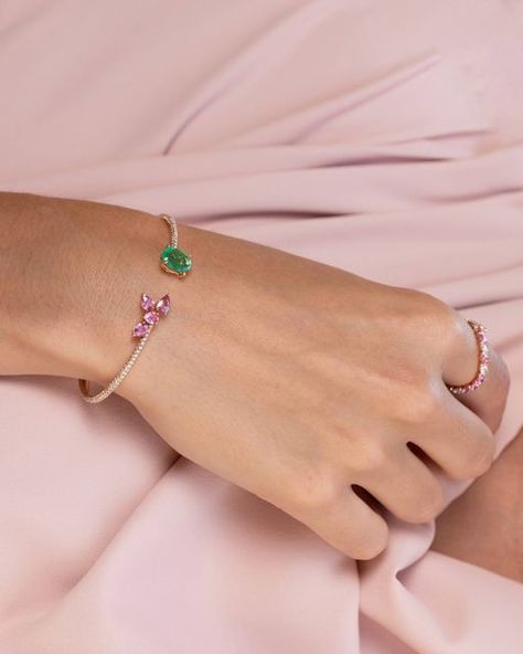 Gismondi 1754 Jewelry on Instagram: "The Essenza collection embodies grace and refined craftsmanship, where precious gems seem to float in the air, releasing their full magnificence.  Rose gold Essenza collection bracelet with emerald, pink sapphires and diamonds.  #Gismondi1754 #g1754j #italianjewelry #hautejoaillerie #finejewelry #highjewellery #Gismondi1754EssenzaCollection #highjewelry #Gismondi1754jewellery #jewelry #pulseira #finejewellery #jewels #bracciale" Gismondi 1754, Diamonds Jewelry, Bangles Jewelry Designs, Bangles Bracelets, Italian Jewelry, Classy Jewelry, Emerald Necklace, Jewelry Lookbook, Precious Gems