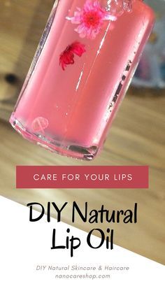 An easy recipe of DIY lip oil that is hydrating and nourishing. The recipe uses easily available natural ingredients. The lip oil is used on the lips to humidify them and to protect them against cracking and dryness. It provides an attractive shine to the lips. It can be applied on the lips directly or on top of lipstick. Diy Vegan Lip Gloss, Lipgloss Diy Recipes Natural, Lip Oil Homemade, Diy Lip Oil Recipes How To Make, Lip Oils Diy, Diy Tinted Lip Oil, Lipgloss Recipe Diy, Diy Natural Lip Gloss, Lipgloss Diy Recipes