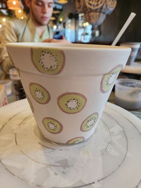 Kiwi Pottery Painting, Kiwi Pottery, Kiwi Painting, Clay Cafe, Ceramic Designs, Painted Pot, Diy Pottery Painting, Pot Painting, Planting Pot