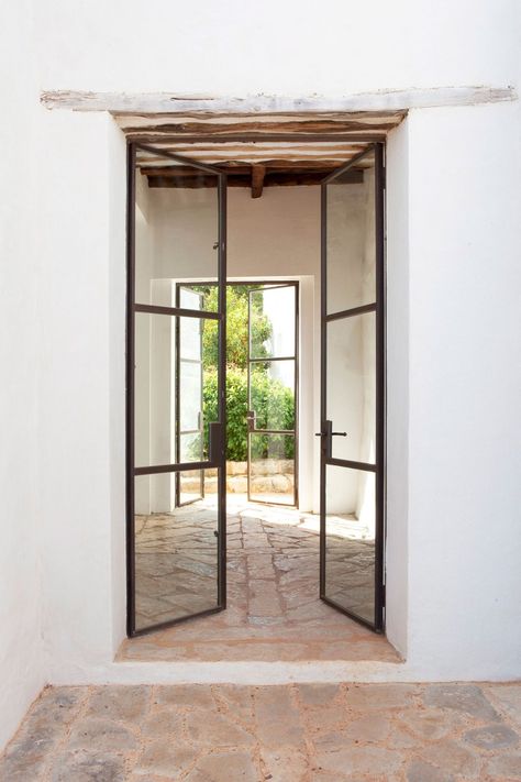 La entrada de mi casa. Sicily House, Old Country Houses, Rustic Home Interiors, Casa Country, Casa Patio, French Doors Interior, French Door, Iron Doors, Style At Home