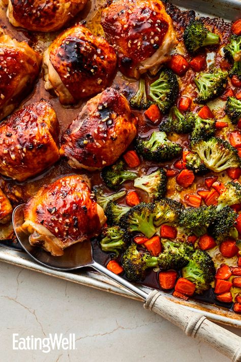 Honey Garlic Chicken And Vegetables, Honey Garlic Chicken Thighs With Carrots And Broccoli, Healthy Recipes With Chicken Thighs, Chicken Thigh With Veggies Recipes, Sheet Pan Honey Garlic Chicken Thighs, Chicken And Vegetable Sheet Pan Dinners, Honey Garlic Chicken Sheet Pan, Easy Healthy Oven Meals, Heart Healthy Chicken Thigh Recipes