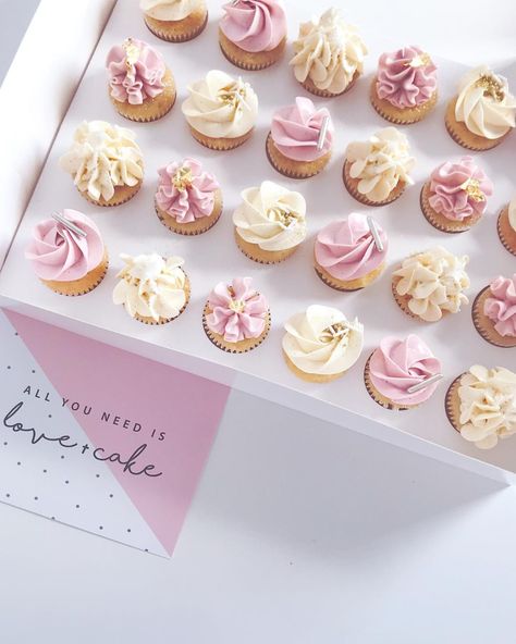 Bridal Shower Cupcakes, Sweet Corner, Bake Sale Recipes, Cupcake Cake Designs, Mini Cupcake, Bridal Shower Cake, Pink Foods, Buttercream Flowers, Cute Wedding Ideas