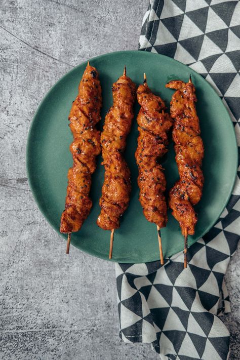 vegan yakitori meat skewers Vegan Yakitori, Bamboo Recipe, Yakitori Recipe, Seitan Recipes, Meat Skewers, Skewer Recipes, Vital Wheat Gluten, Vegan Sausage, Best Vegan Recipes