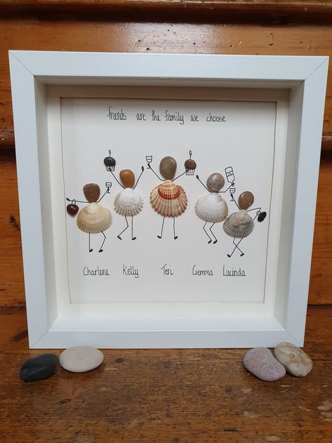 Pebble Art Friends, Friendship Circle, Seashell Art Diy, Stone Pictures Pebble Art, Friends Picture, Pebble Art Family, Shell Crafts Diy, Pebble Pictures, Art Friend