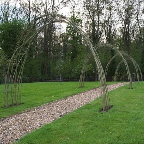 Hand Willow Arch, Willow Fence, Gardening Design Diy, Living Willow, Garden Arbor, Garden Arches, Big Garden, Garden In The Woods, Garden Gate