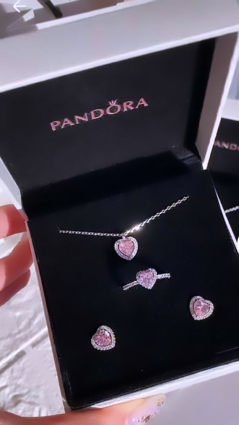 Pandora Set, Pandora Bracelet Charms Ideas, Cute Promise Rings, Pandora Bracelet Designs, Pandora Armband, Flot Makeup, Gelang Manik-manik, Gelang Manik, Jewelry Accessories Ideas