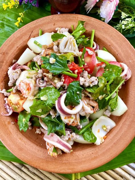 Thai Seafood Salad, Thai Seafood, Thai Salad Recipes, Healthy Thai Recipes, Resep Seafood, Tasty Thai, Favorite Pasta Recipes, Thai Salads, Thailand Food