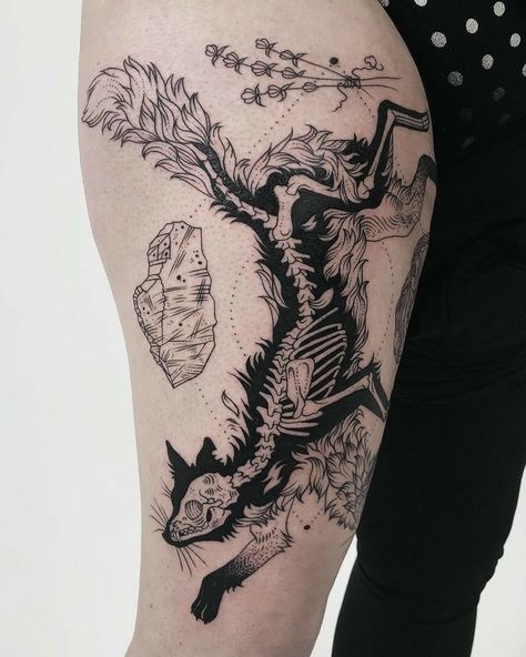 Illustrative Linework Tattoo, Neo Traditional Collar Bone Tattoo, Fox Skeleton Tattoo, Half Skeleton Tattoo, Skeleton Tattoo Sleeve, Skeleton Cat Tattoo, Aesthetic Tattoo Ideas, Gotik Tattoo, 15 Aesthetic