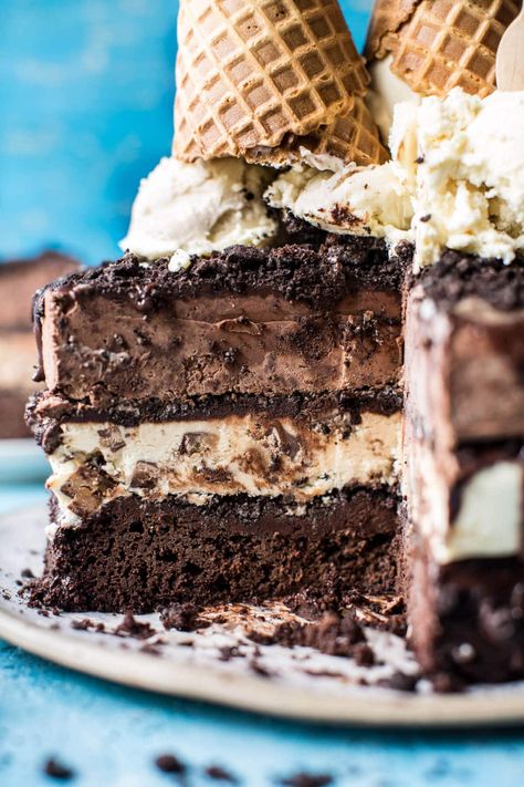 Chocolate Fudge Ice Cream, Fudge Ice Cream Cake, Fudge Ice Cream, Ice Cream Cake Recipe, Fudge Cake, Läcker Mat, Half Baked Harvest, Cream Desserts, Ice Cream Desserts