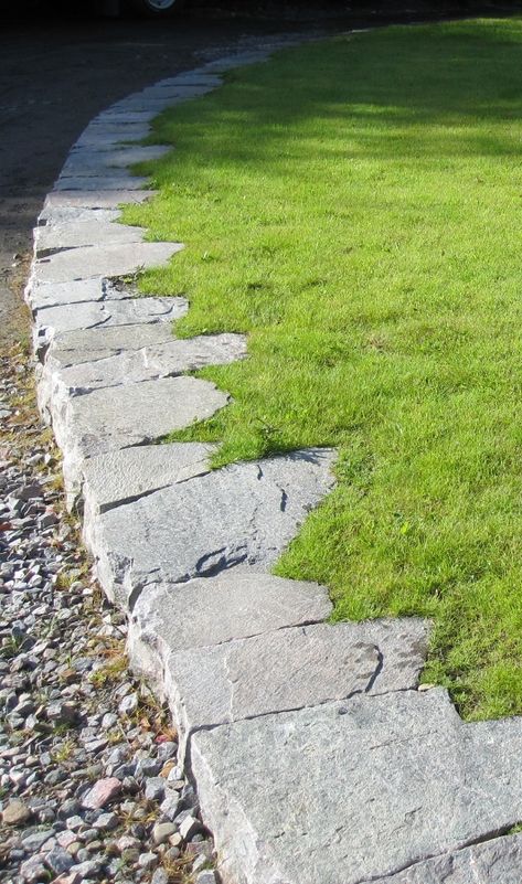 Lawn Edging Stones, Detail Arsitektur, Desain Lanskap, Piscina Natural, Tiled Shower, Landscaping With Large Rocks, Backyard Landscape, Lawn Edging, Rock Garden Landscaping