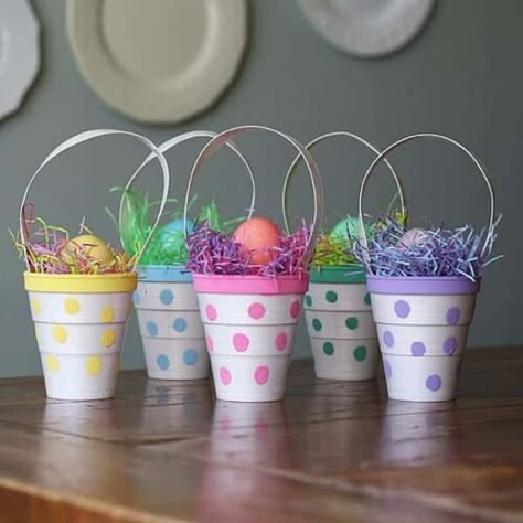 Polka Dot Treat Cups - Crafts by Amanda Easter Treat Cups, Mini Easter Basket, Preschool Easter, Spring Things, Easter Stuff, Pot Crafts, Bunny Basket, Cup Crafts, Memory Care