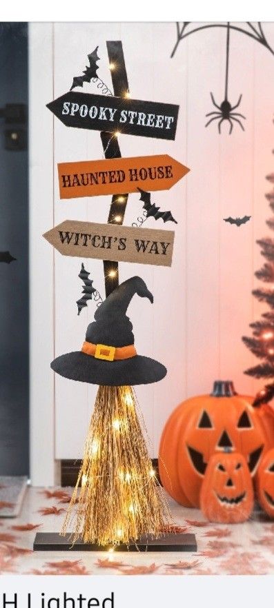 Backdrop Halloween Ideas, Halloween Stairs Decor, Haloween Decoracion Diy Outdoor, Witch House Halloween Decor, Halloween Stage Decorations, Diy Bats Decoration, Hallowen Decoraciones Diy, Halloween House Party Ideas For Adults, Halloween Store Decorations