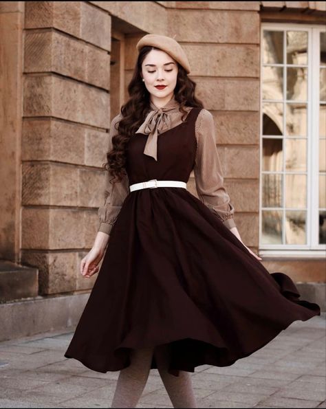 40s Mode, Academia Style, Old Fashion Dresses, Vintage Inspired Outfits, Modest Fashion Outfits, Moda Vintage, Mode Vintage, Mode Inspiration, Looks Vintage