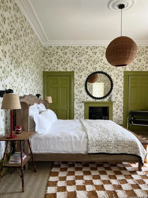 Mad About The House, Green Paint Colors, Georgian Homes, Design Del Prodotto, Bed Room, House Inspo, Interior Walls, Home Bedroom, Interior Inspiration