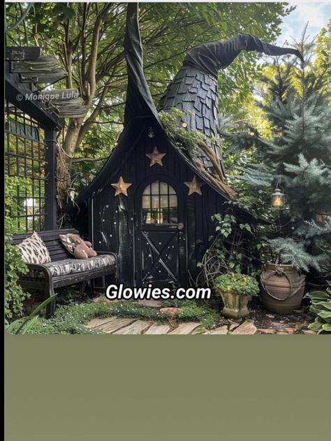 Witch Cottage Tiny House, Witch House Architecture, Witchy Tiny House, Hobbit Cabin, Dollhouse Bedroom Ideas, Witchy House Exterior, Gothic Tiny House, Witch Houses, Gothic Homes