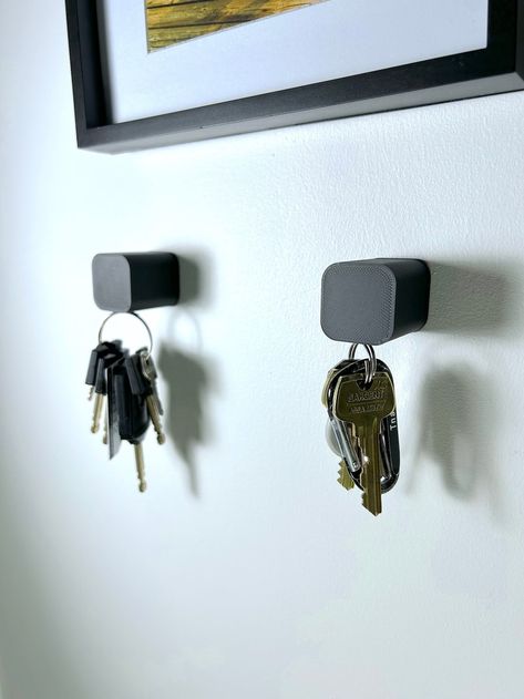 Minimalist Magnetic Key Holder pack of 2 Floating Key - Etsy Entryway Key Holder, Magnetic Key Holder, Key Ring Holder, Key Holders, Key Rack, Key Organizer, The Black Keys, Key Hooks, Minimalist Aesthetic