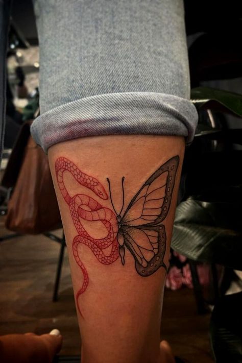 Butterfly Thigh Tattoo, Snake Tattoo Meaning, Small Snake Tattoo, Butterfly Tattoo Ideas, Unique Butterfly Tattoos, Pola Tato, Arm Tats, Small Butterfly Tattoo, Snake Tattoo Design