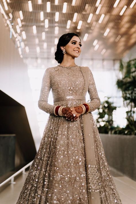 Indian Wedding Reception Gowns, Reception Dress Bride Indian, Indian Wedding Reception Outfits, Latest Traditional Dresses, Wedding Reception Gowns, Gold Outfits, Bride Reception Dresses, Engagement Gown, Wedding Reception Outfit