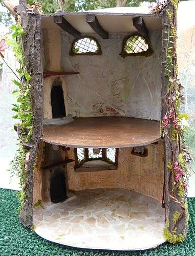 Fairy Log House, Tree Trunk Fairy House, Diy Fairy Home, Mouse House Ideas, Gnome House Diy, Elf House Diy, Doll Tree House, Woodland Dollhouse, Fairy House Interior