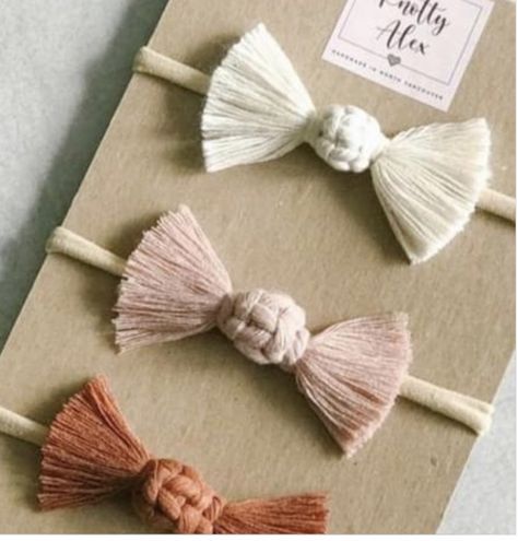 Diy Macrame Hair Accessories, Macrame Hair Clips Diy, Macrame Hair Accessories Tutorials, Macrame Hair Bow Holder, Macrame Hair Accessories, Macrame Binky Clip, Macrame Headbands Tutotial, Macrame Headband, Simpul Makrame