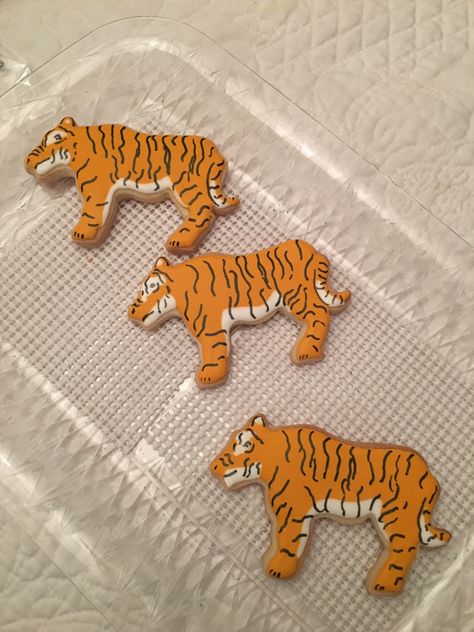 Tiger cookies Tiger Cookies Royal Icing, Lsu Desserts, Tiger Cookies Decorated, Jungle Cookies, Tiger Cookies, Year Of The Tiger 2022, Tiger Birthday Party, Tiger Cake, Zoo Birthday Party