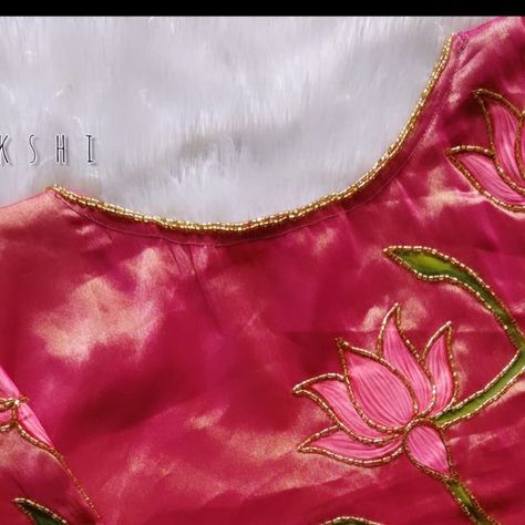 NAKSHI BY ANJALI MAGAR on Instagram: "The Beautiful Hand-Painted Pichwai Lotus With Hand Embroidery On Enhance Paithani Blouse.  And We Established With Hand-Work Embroidery Touch Who Makes More Beautiful.   Each Stitch And Stroke On This Blouse  Embodies Timeless & Elegance.   Yon Can Experience The Fusion Of Art And Fashion.  ✨🌸  We Love How Such Unique Colors Are Back On Trend.  For Appointments & Orders Contact - 📞 98508 16611   DM’s might not be answered. Kindly WhatsApp or Call us.  #arylicpainting  #paintingonblouse  #madhubaniart  #blackblouseontrent  #madhubaniculture  #nakshibyanjalimagar  #punedesigner  #customized  #custommade" Lotus Painting On Fabric, Hand Painted Blouse Designs, Blouse Painting Designs, Pichwai Lotus, Painted Embroidery, Paithani Blouse, Embroidery Blouses, Lotus Painting, Fabric Painting On Clothes