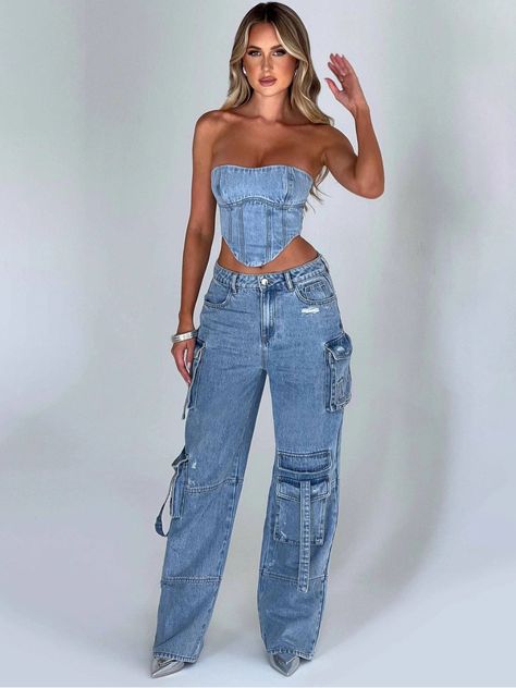 Be an all-American fashionista in these stylish low-waist jeans! With a classic pocket splicing design, you'll look effortlessly cool no matter the occasion. Don't miss out! Denim never felt this good! Stylish Denim Outfits, Stitching Jeans, Style Wide Leg Pants, Slim Tank Top, Denim Set, Pocket Stitching, Glam Waves, Looks Jeans, Denim Outfits