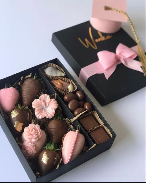 Mothers Day Desserts, Homemade Chocolate Bars, Dessert Box, Chocolate Candy Recipes, Chocolate Work, Chocolate Recipes Homemade, Chocolate Covered Treats, Valentine Desserts, Baking Business