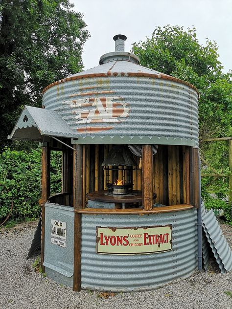 Silas the Silo was a redundant grain silo from a farms skip. It has been lovingly converte... Silo Hangout, Silo Ideas, Grain Bin House, Grain Bins, Bbq Hut, Silo House, Shed Of The Year, Grain Silo, Old Campers