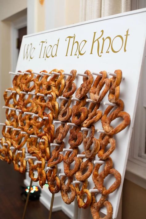 Soft Pretzels Wedding, Tied The Knot Pretzels, Soft Pretzel Board Wedding, Pretzel Table Wedding, Finger Foods At Wedding, Unique Wedding Food Bars, Chicken Tenders Wedding Reception, Macaroni Bar Wedding, Street Food Wedding Ideas